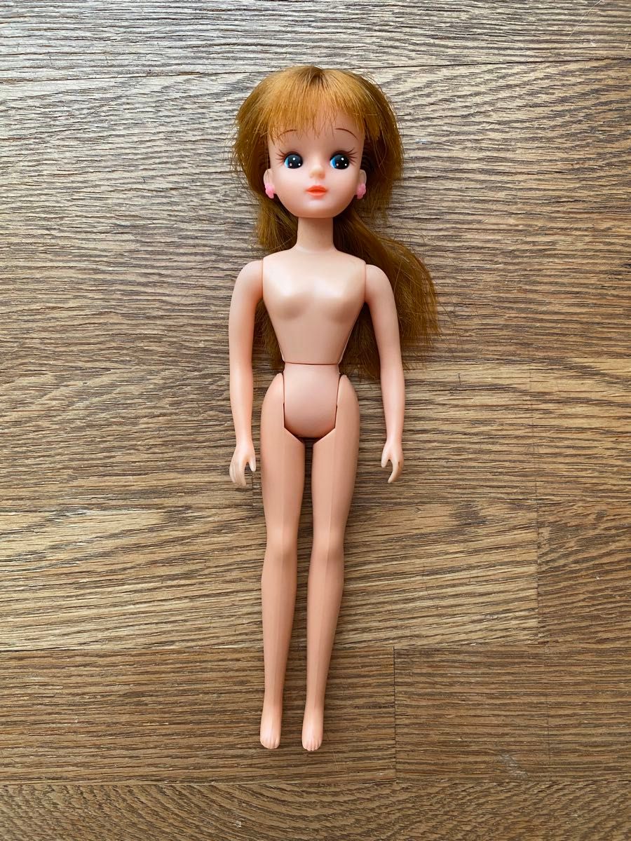 タカラ 1982年〜リカちゃん 3代目髪カット有ロングヘア スタンド タカラ 1982年〜リカちゃん 3代目髪カット有ロングヘア スタンド