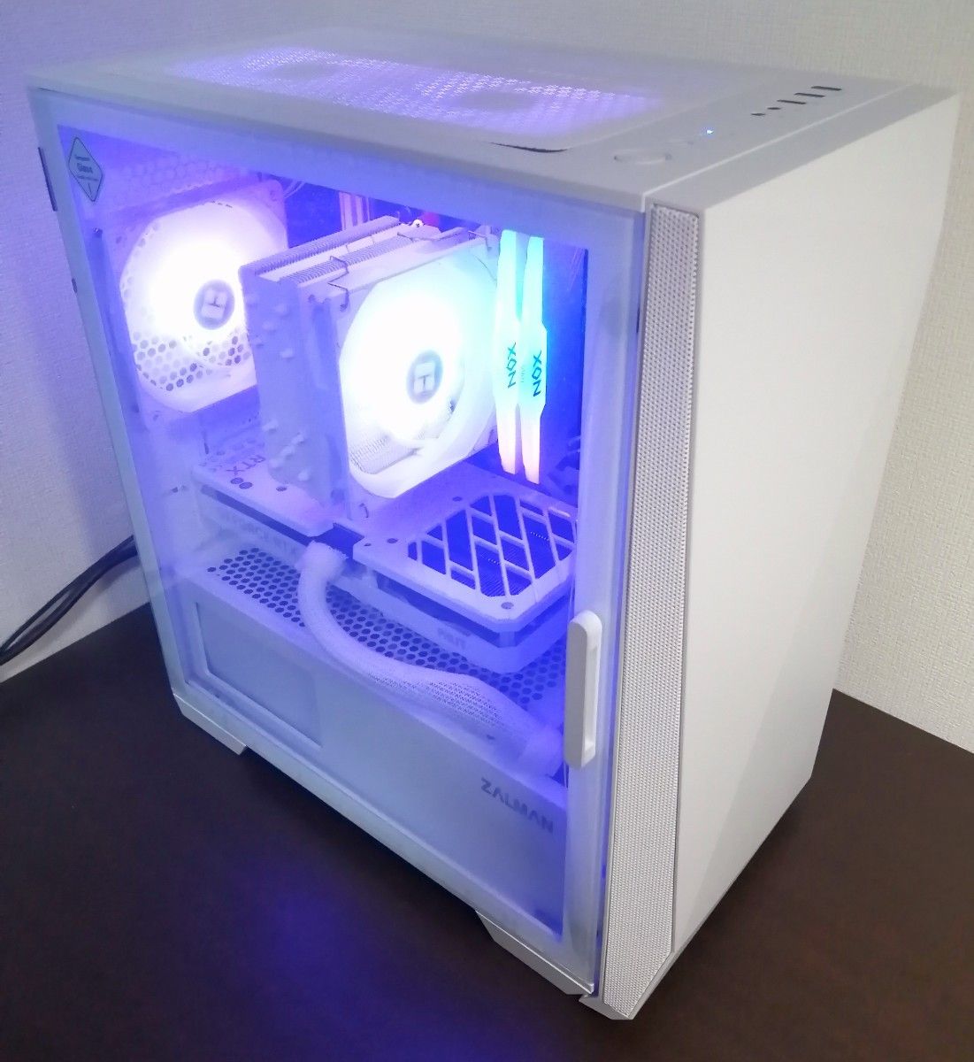 新品】光る白色ゲーミングPC[i5 14400F/RTX4060Ti/メモリ32GB 新品】光る白色ゲーミングPC[i5 14400F/RTX4060Ti/メモリ32GB
