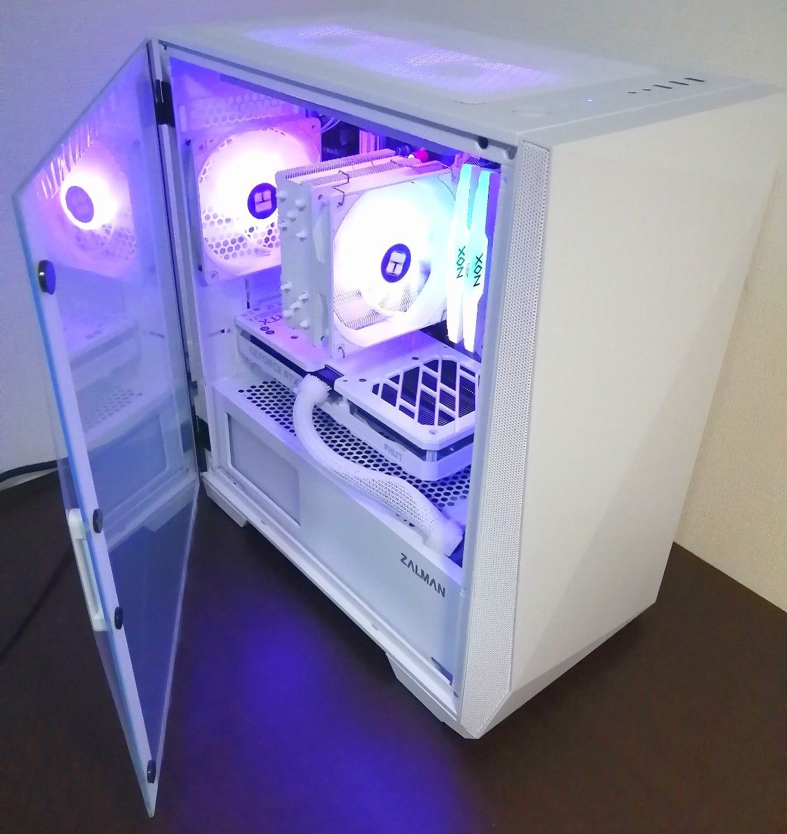 新品】光る白色ゲーミングPC[5600X/RTX4060Ti/メモリ32GB 新品】光る白色ゲーミングPC[5600X/RTX4060Ti/メモリ32GB