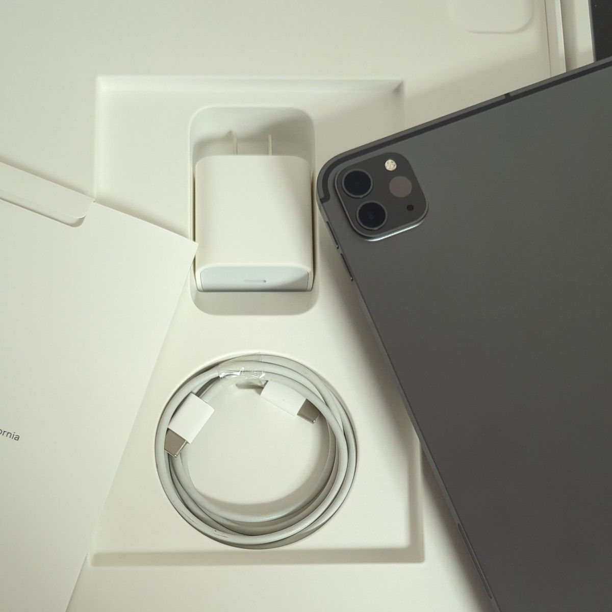 美品】iPad Pro 12 9インチ 第5世代 Cellular + Wi-Fi 256GB 美品】iPad Pro 12 9インチ 第5世代 Cellular + Wi-Fi 256GB