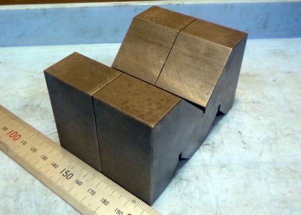 FB877 V W溝ブロック ヤゲン台 100.8×35.2×H59 2点セット 中古 FB877 V W溝ブロック ヤゲン台 100.8×35.2×H59 2点セット 中古