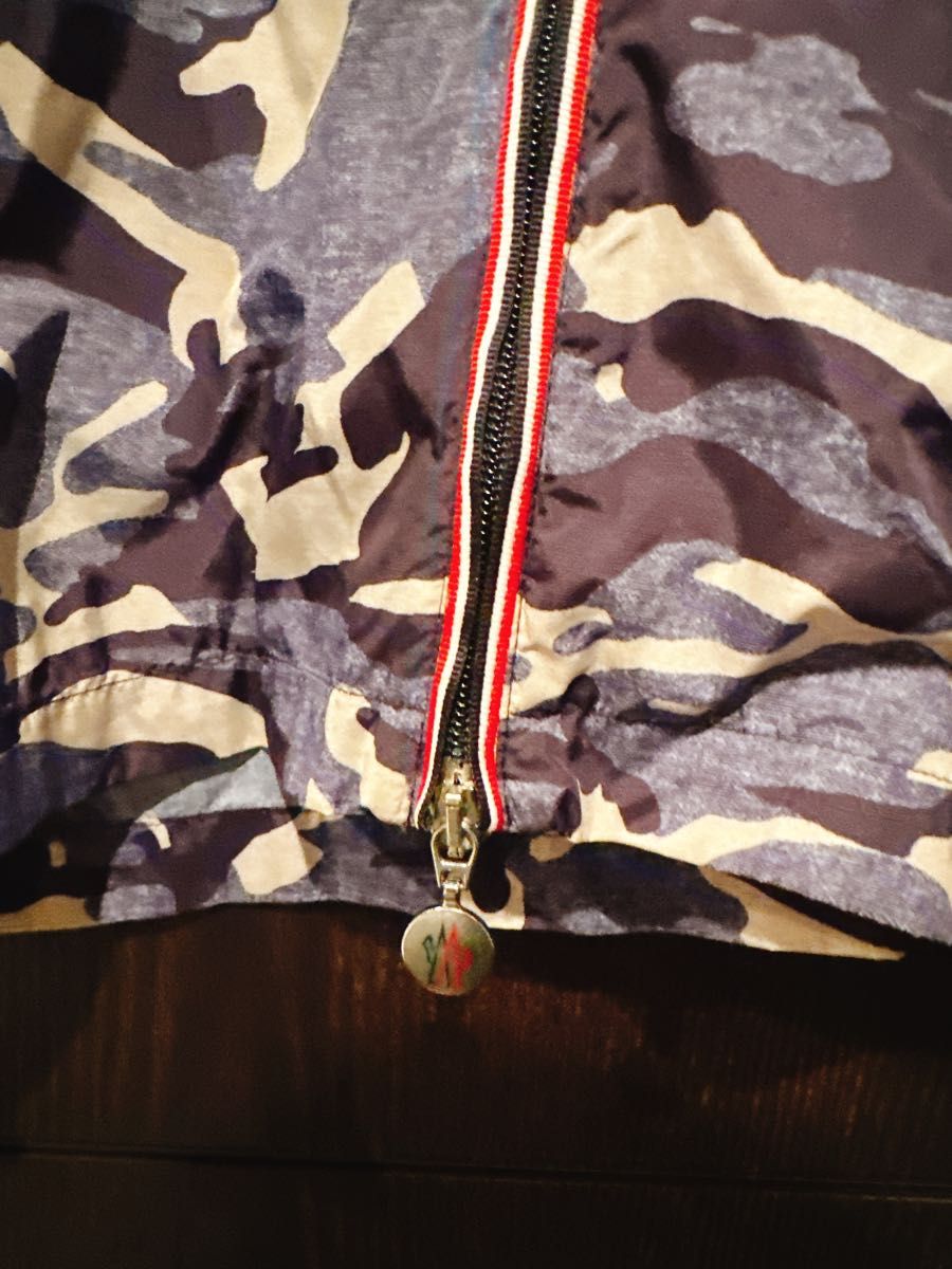 MONCLER 迷彩柄 フード付き ナイロンジャケット サイズ6 MONCLER 迷彩柄 フード付き ナイロンジャケット サイズ6