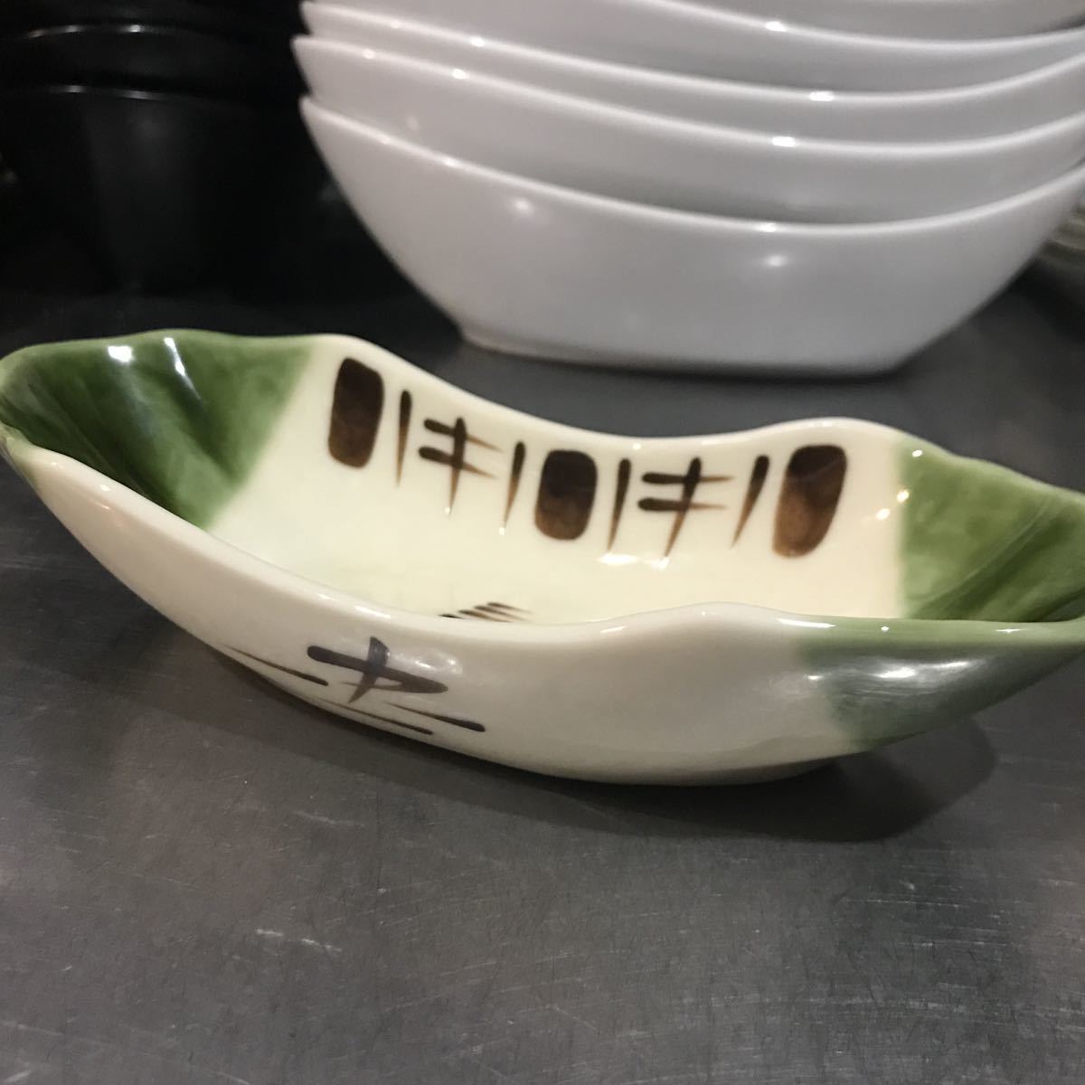 激レア全日空 ANA 機内食 陶器の器 お皿 深鉢 新品 未使用 ロゴ入り 造形 デザインもの 両はし緑 約20×8×4cm 空の日に処分市にて購入