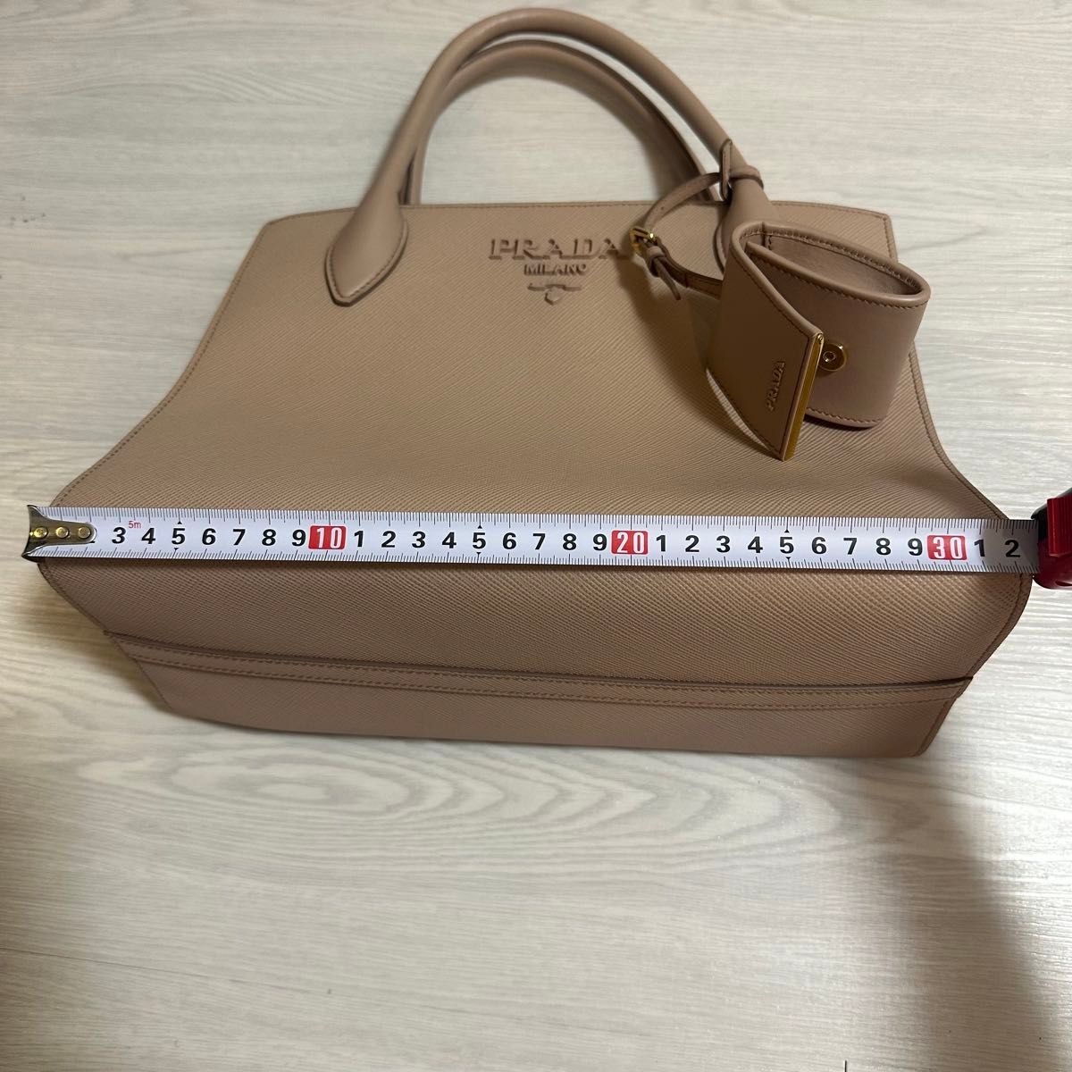 美品 PRADA ハンドバッグ ショルダーバック モノクローム 美品 PRADA ハンドバッグ ショルダーバック モノクローム