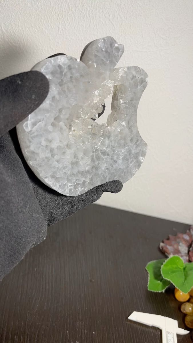 瑪瑙と水晶 りんご カービング ジオード 天然石 クォーツ