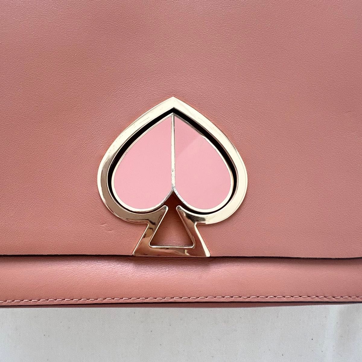 ケイトスペード katespade ニコラ ツイストロック ミディアム ケイトスペード katespade ニコラ ツイストロック ミディアム