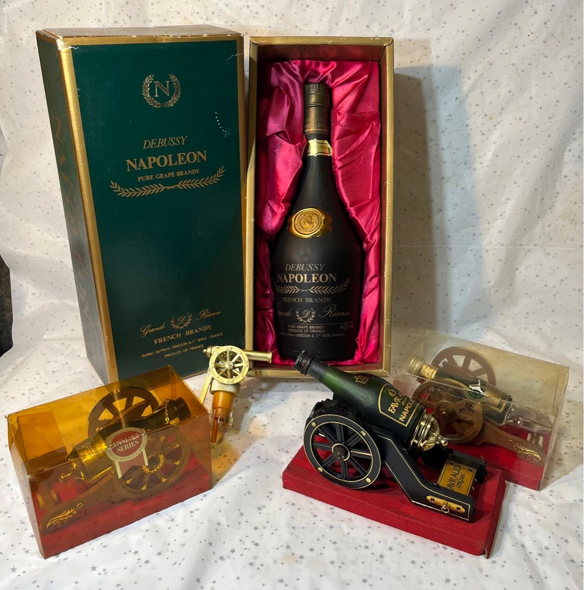 古酒 未開栓 ブランデー ナポレオン DEBUSSY & 砲台ミニチュア3 古酒 未開栓 ブランデー ナポレオン DEBUSSY & 砲台ミニチュア3