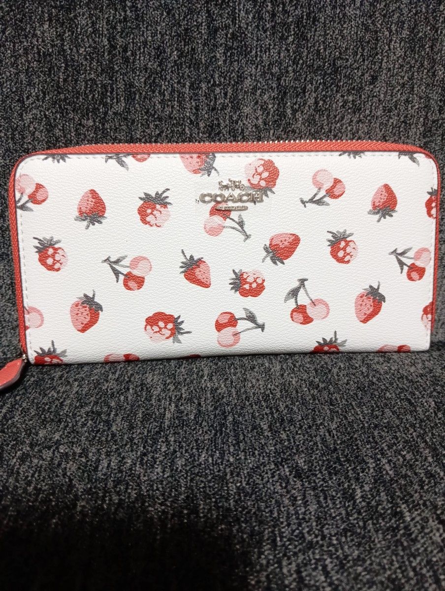 売切特価 【新品未使用】COACH コーチ 長財布 いちご さくらんぼ 売切特価 【新品未使用】COACH コーチ 長財布 いちご さくらんぼ