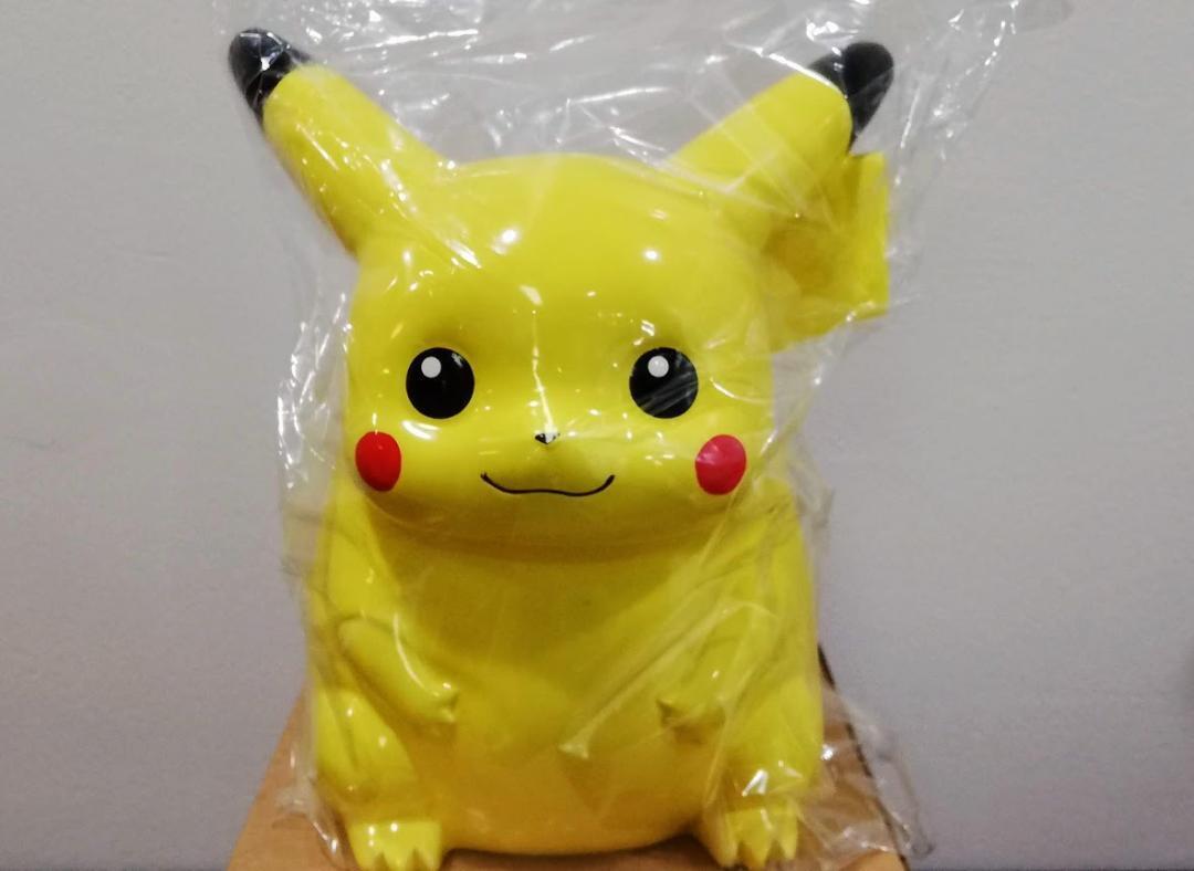送料無料 稀少な 未使用新品箱入り ピカチュウ 貯金箱 陶器 送料無料 稀少な 未使用新品箱入り ピカチュウ 貯金箱 陶器