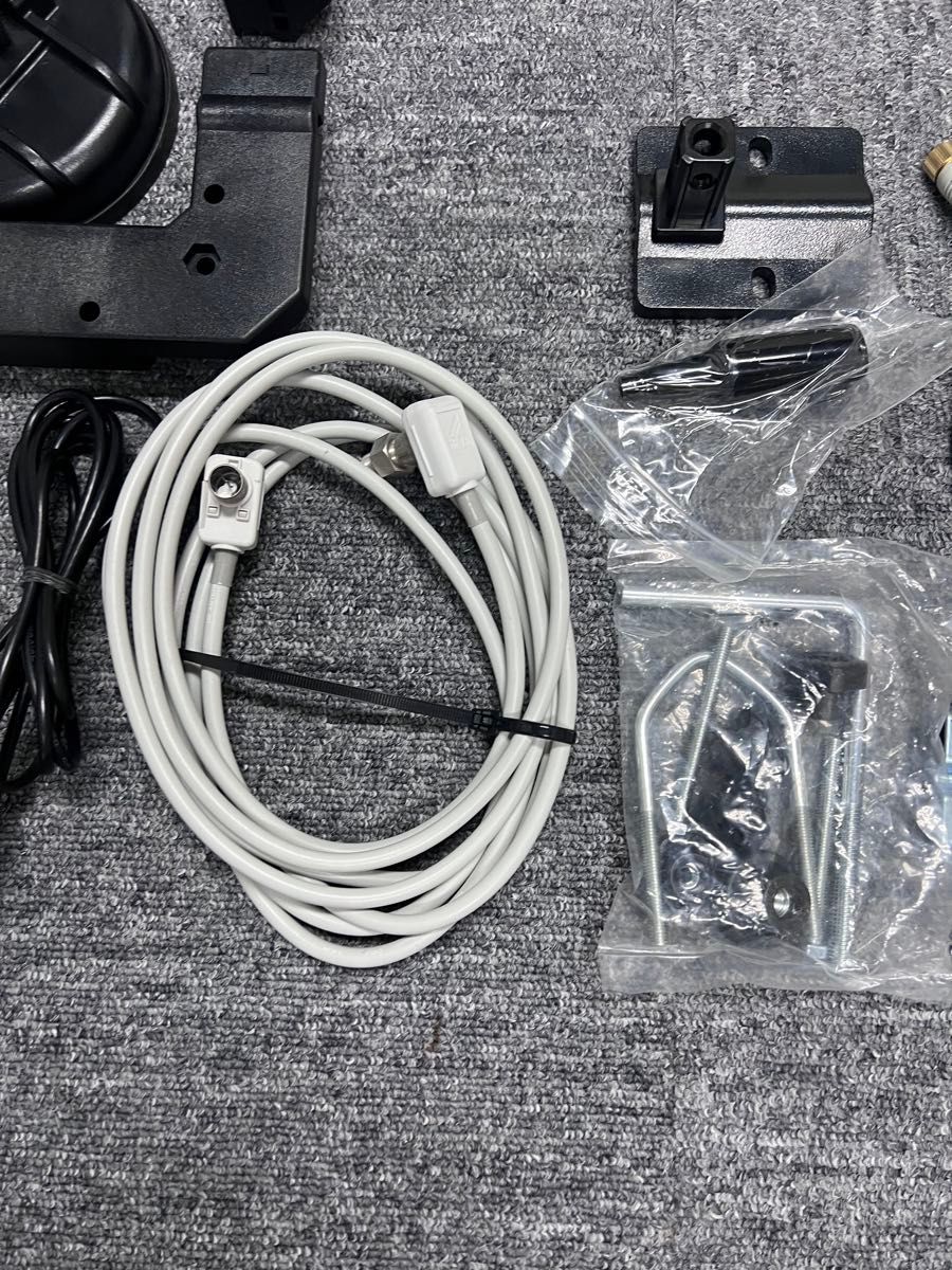 INBYTE フラット型ポータブルBSアンテナセットJ05TK おまけ多数 INBYTE フラット型ポータブルBSアンテナセットJ05TK おまけ多数