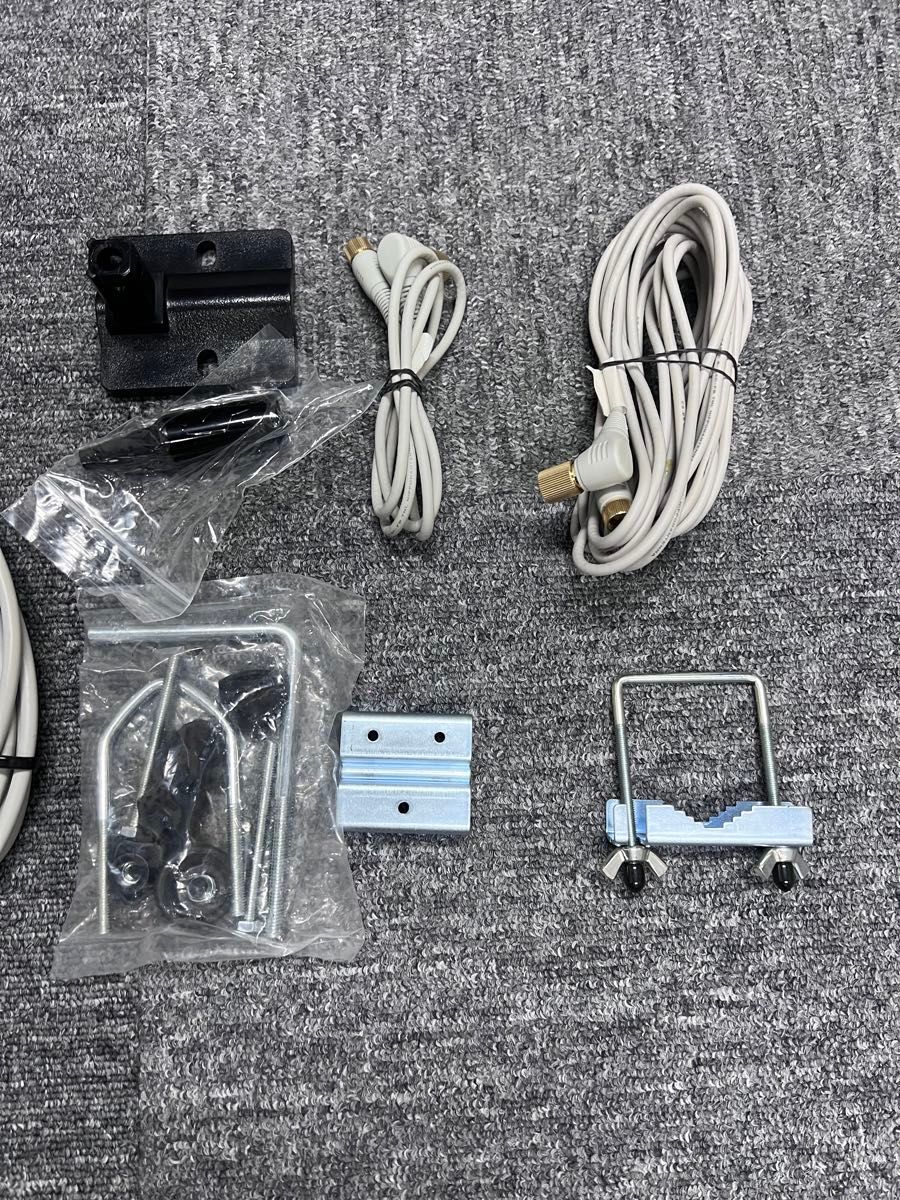 INBYTE フラット型ポータブルBSアンテナセットJ05TK おまけ多数 INBYTE フラット型ポータブルBSアンテナセットJ05TK おまけ多数