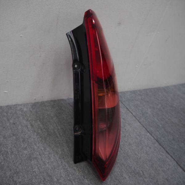 * stock disposal price * Subaru R2 RC1 original right tail light STANLEY P4036 (S1-1436)