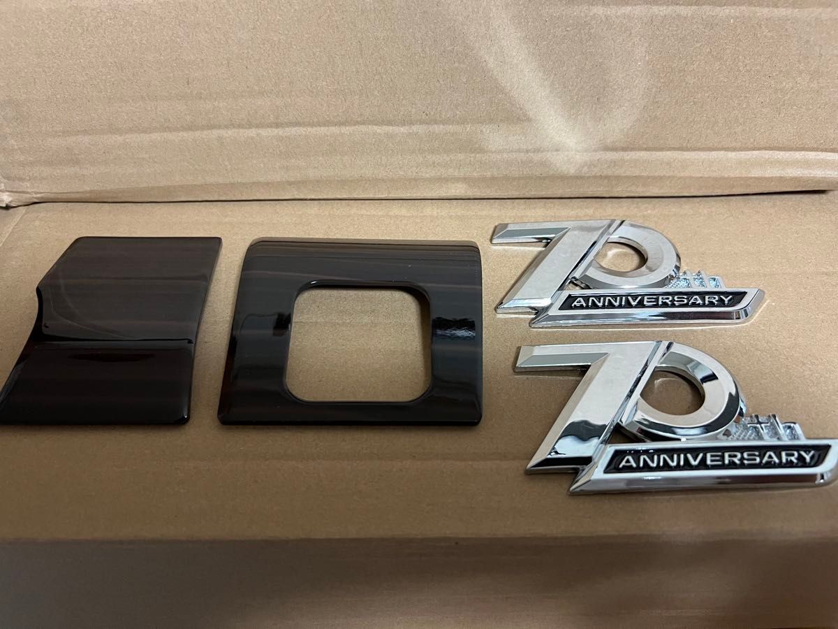 ランクル 70用 トヨタ 70周年記念インテリアパネル エンブレム ランクル 70用 トヨタ 70周年記念インテリアパネル エンブレム
