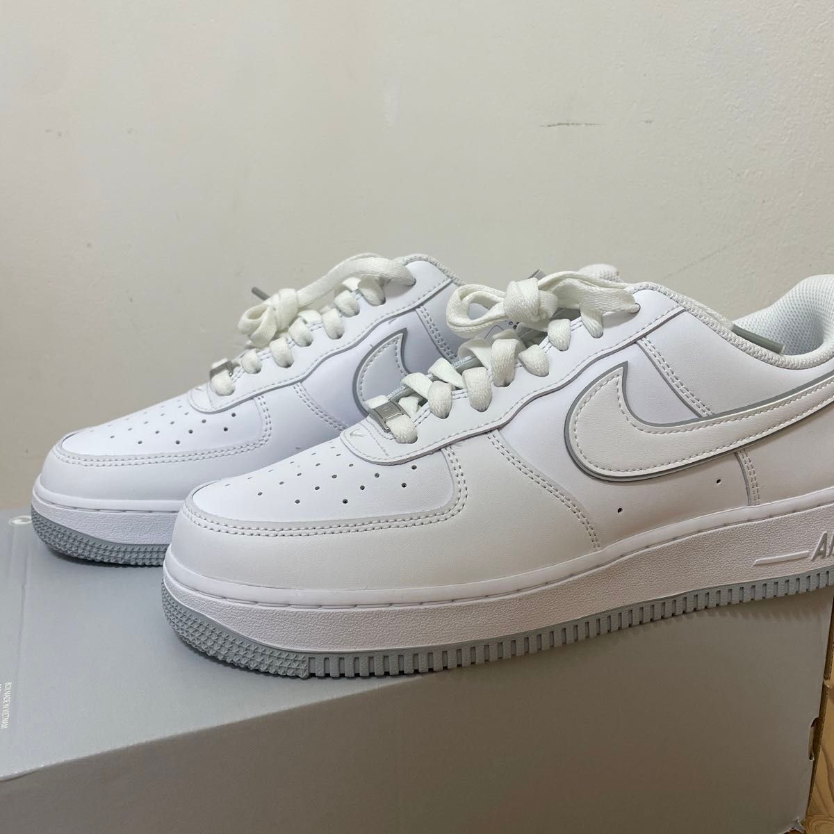 新品未使用 ナイキ NIKE AIR FORCE1 07 エアフォース ホワイト 新品未使用 ナイキ NIKE AIR FORCE1 07 エアフォース ホワイト