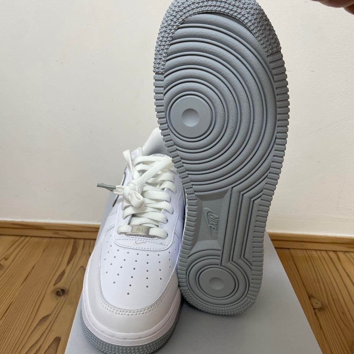 新品未使用 ナイキ NIKE AIR FORCE1 07 エアフォース ホワイト 新品未使用 ナイキ NIKE AIR FORCE1 07 エアフォース ホワイト