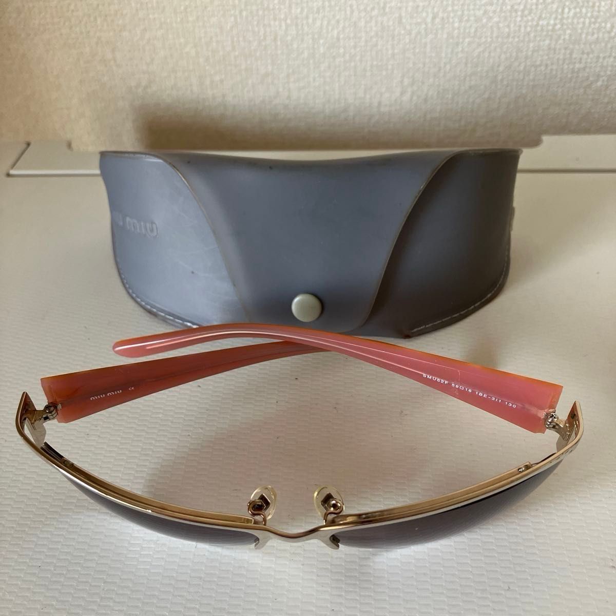 ミュウミュウ MIU MIUサングラス ローズモチーフ バラ模様 ミュウミュウ MIU MIUサングラス ローズモチーフ バラ模様