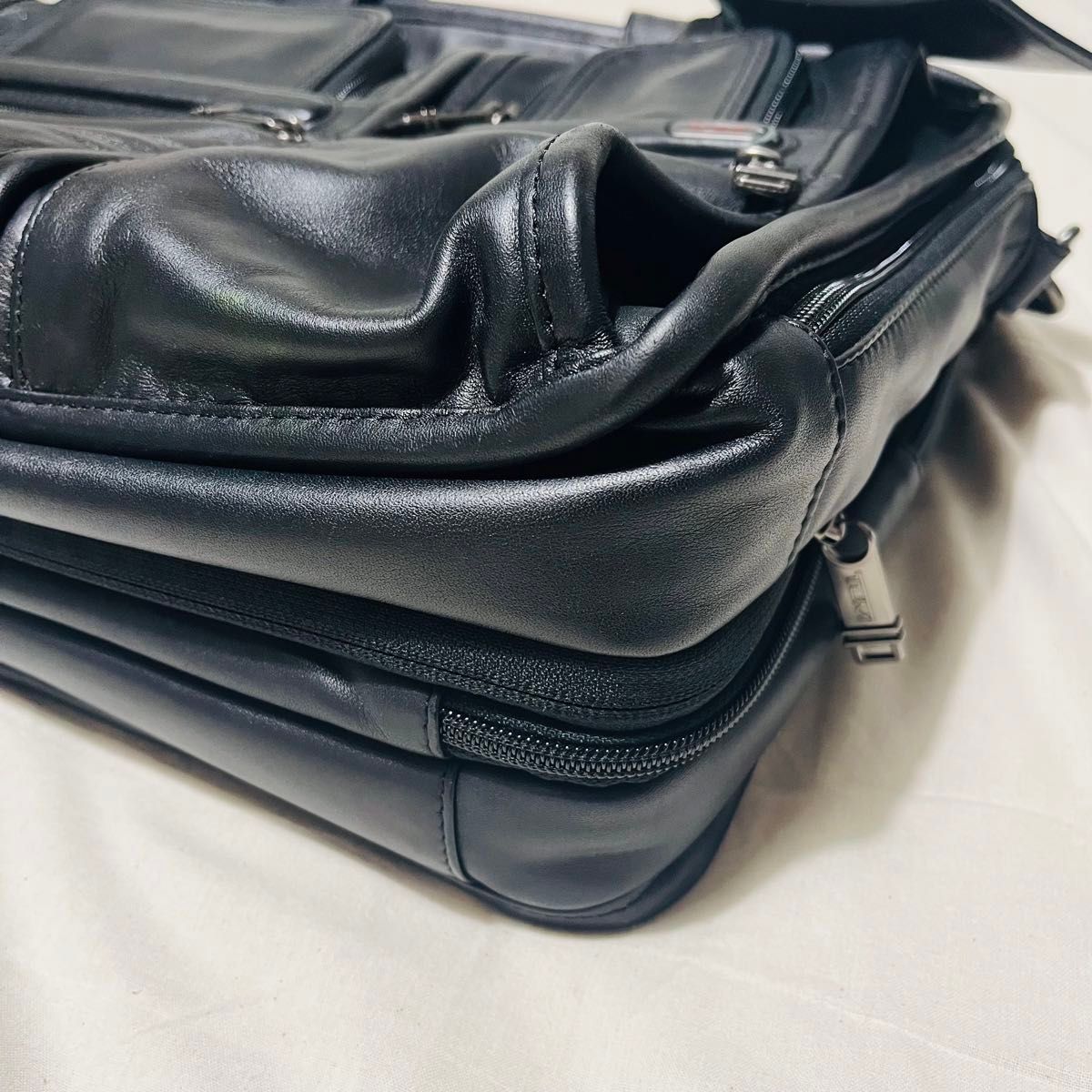 美品 TUMI トゥミ ビジネスバッグ ブリーフケース 2WAY レザー 美品 TUMI トゥミ ビジネスバッグ ブリーフケース 2WAY レザー