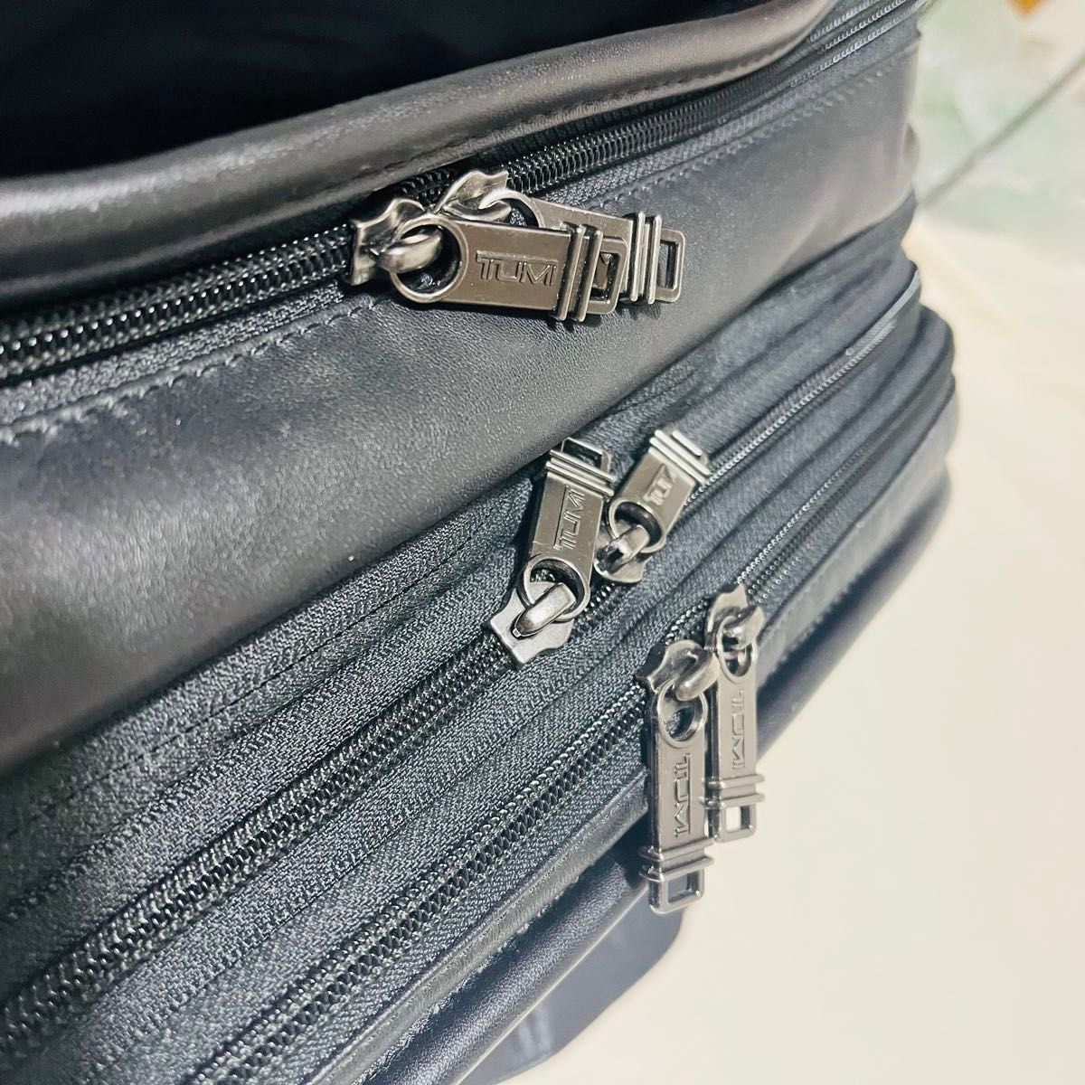 美品 TUMI トゥミ ビジネスバッグ ブリーフケース 2WAY レザー 美品 TUMI トゥミ ビジネスバッグ ブリーフケース 2WAY レザー