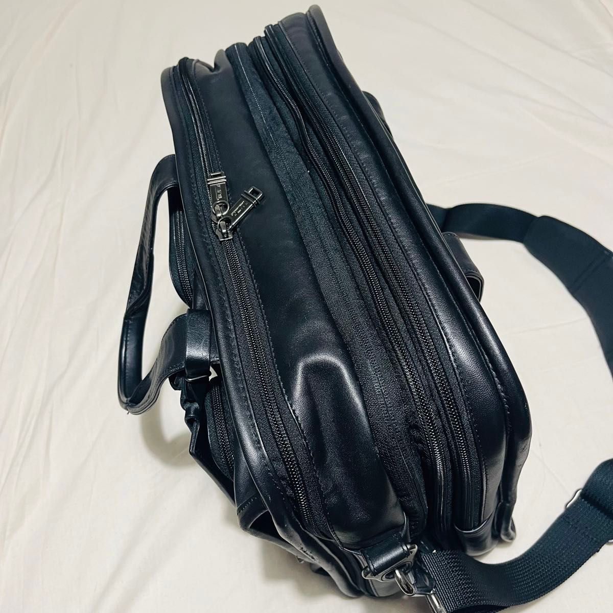美品 TUMI トゥミ ビジネスバッグ ブリーフケース 2WAY レザー 美品 TUMI トゥミ ビジネスバッグ ブリーフケース 2WAY レザー