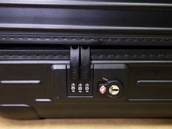 6803 美品☆ RIMOWA ESSENTIAL SLEEVE Compact リモワ 6803 美品☆ RIMOWA ESSENTIAL SLEEVE Compact リモワ