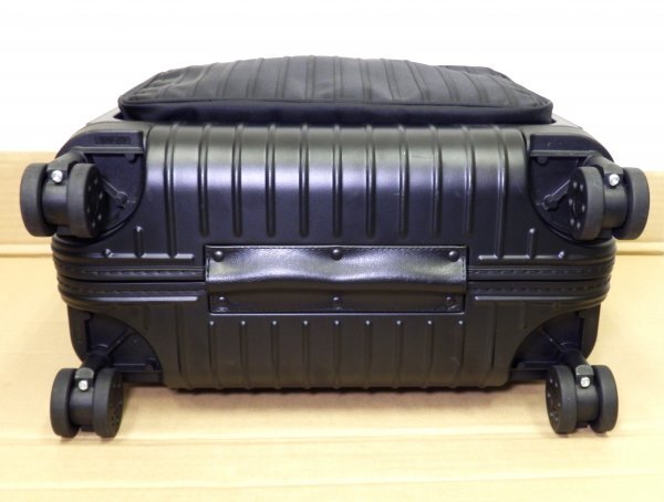 6803 美品☆ RIMOWA ESSENTIAL SLEEVE Compact リモワ 6803 美品☆ RIMOWA ESSENTIAL SLEEVE Compact リモワ