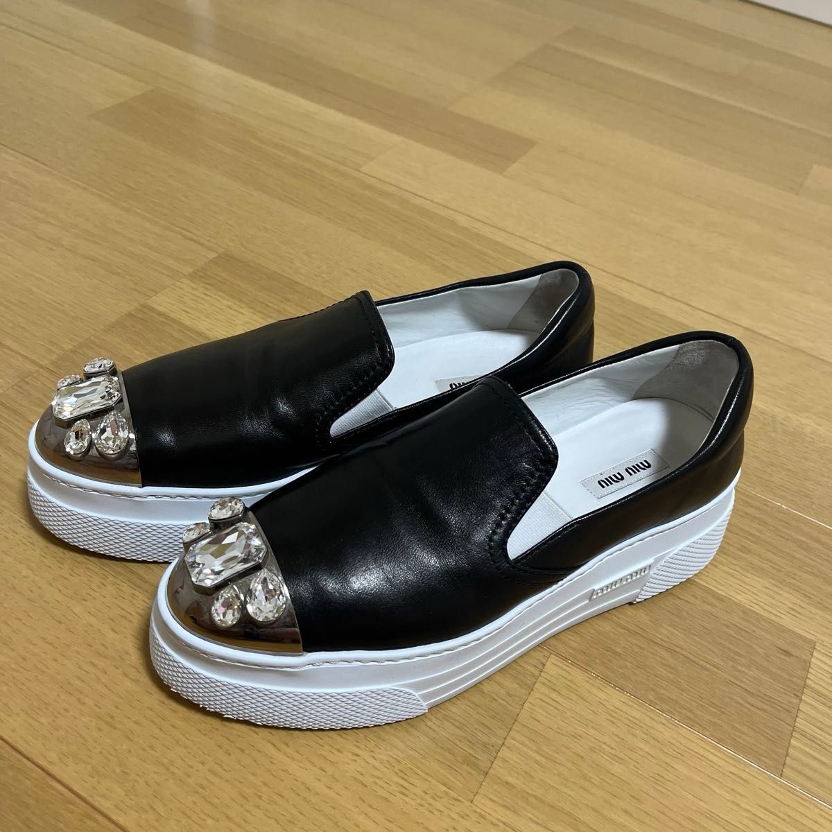 ミュウミュウ MIUMIU 本物 ビジュー 厚底 プラットフォーム ミュウミュウ MIUMIU 本物 ビジュー 厚底 プラットフォーム