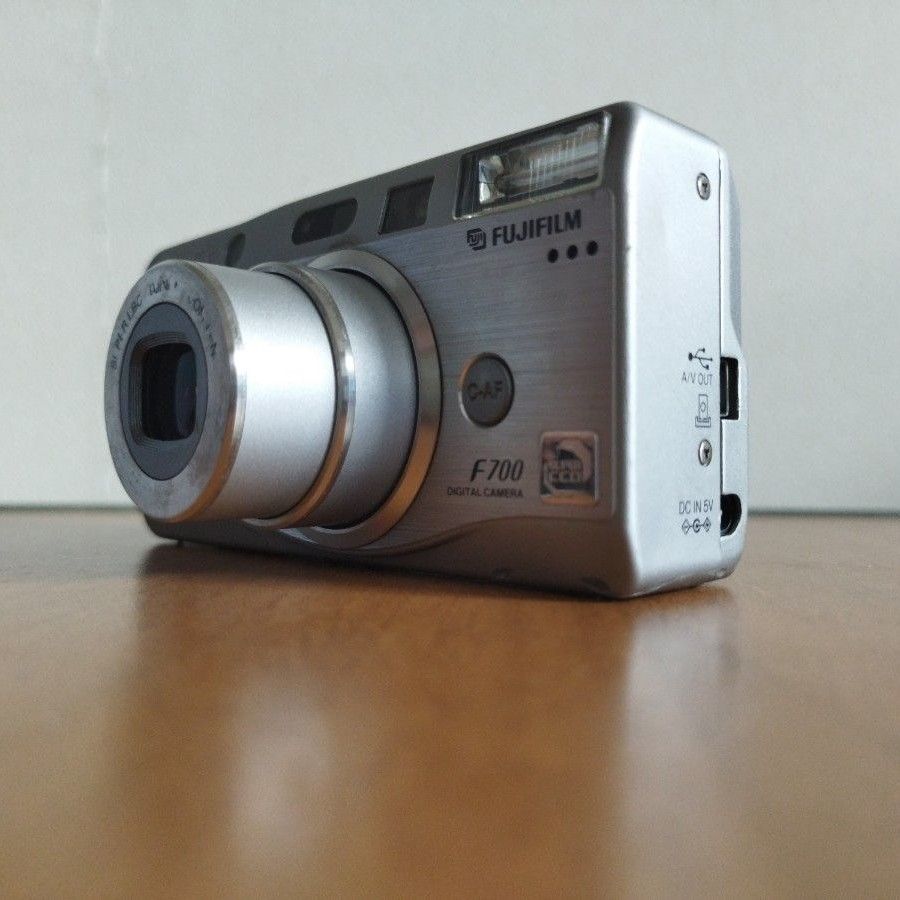 美品】FUJIFILM Finepix F700 付属品あり コンパクトデジタル 美品】FUJIFILM Finepix F700 付属品あり コンパクトデジタル