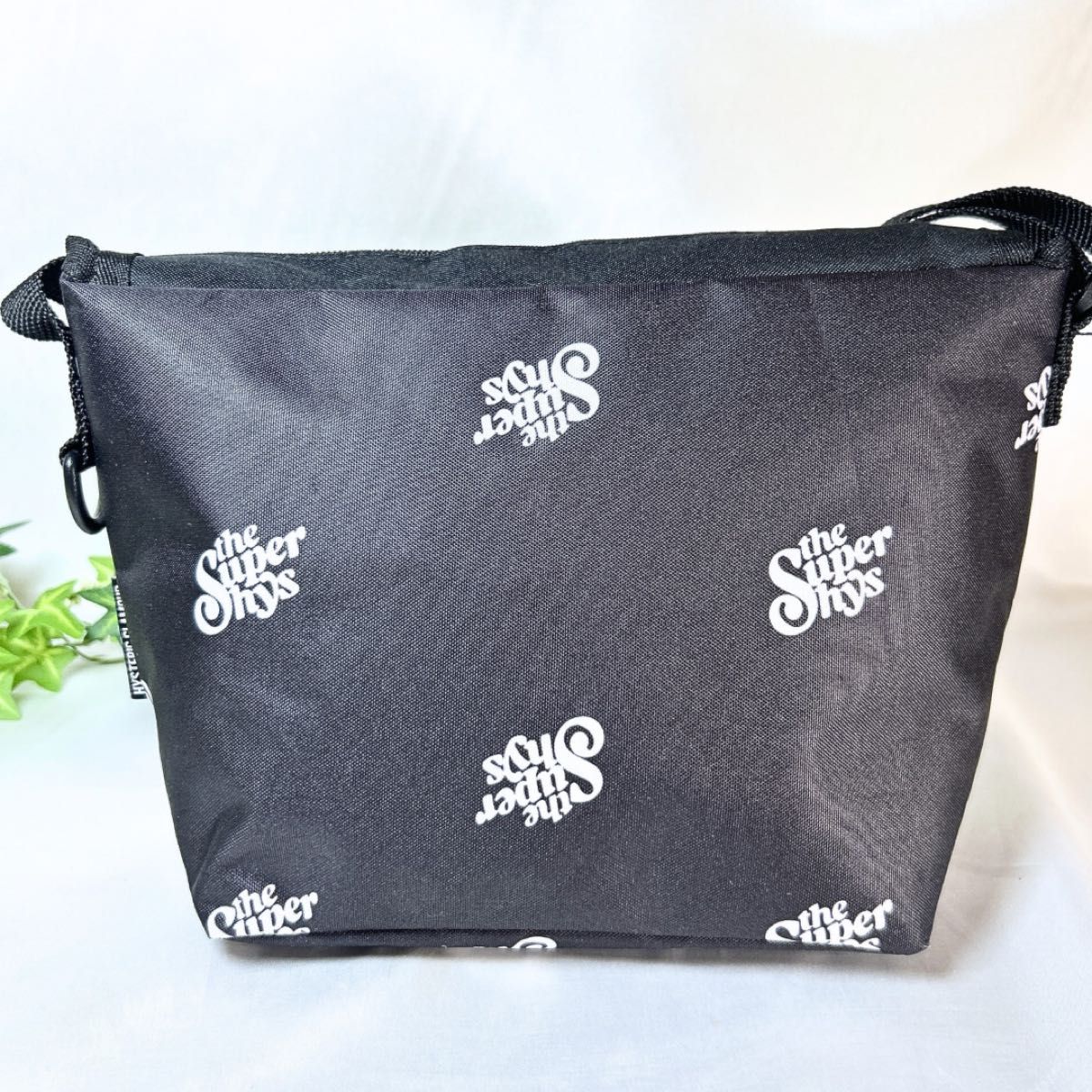美品】HYSTERIC GLAMOUR ナイロン ミニ ショルダーバッグ 黒 美品】HYSTERIC GLAMOUR ナイロン ミニ ショルダーバッグ 黒