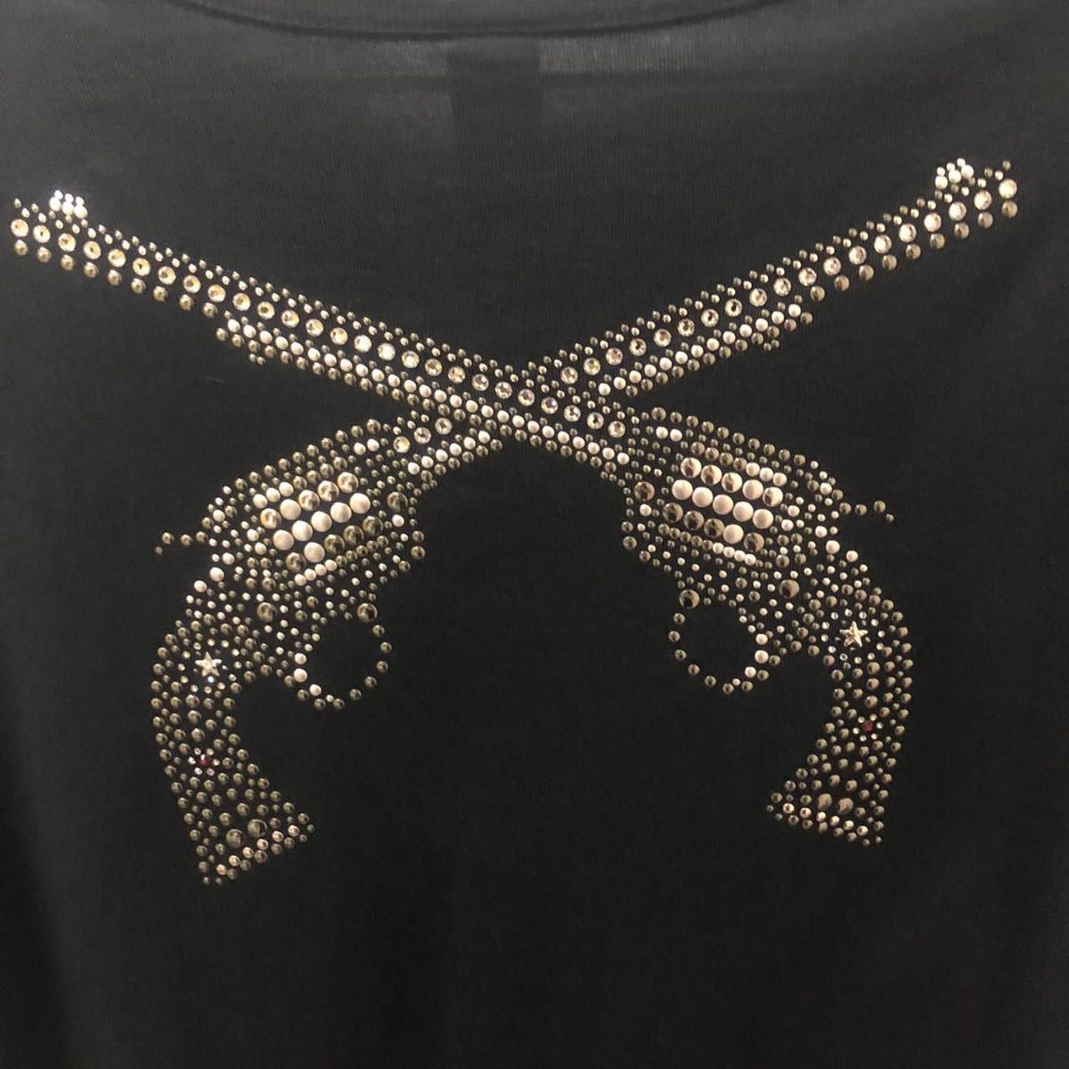ロアー roar 総スワロフスキー バックピストル Tシャツ 2丁拳銃 ロアー roar 総スワロフスキー バックピストル Tシャツ 2丁拳銃