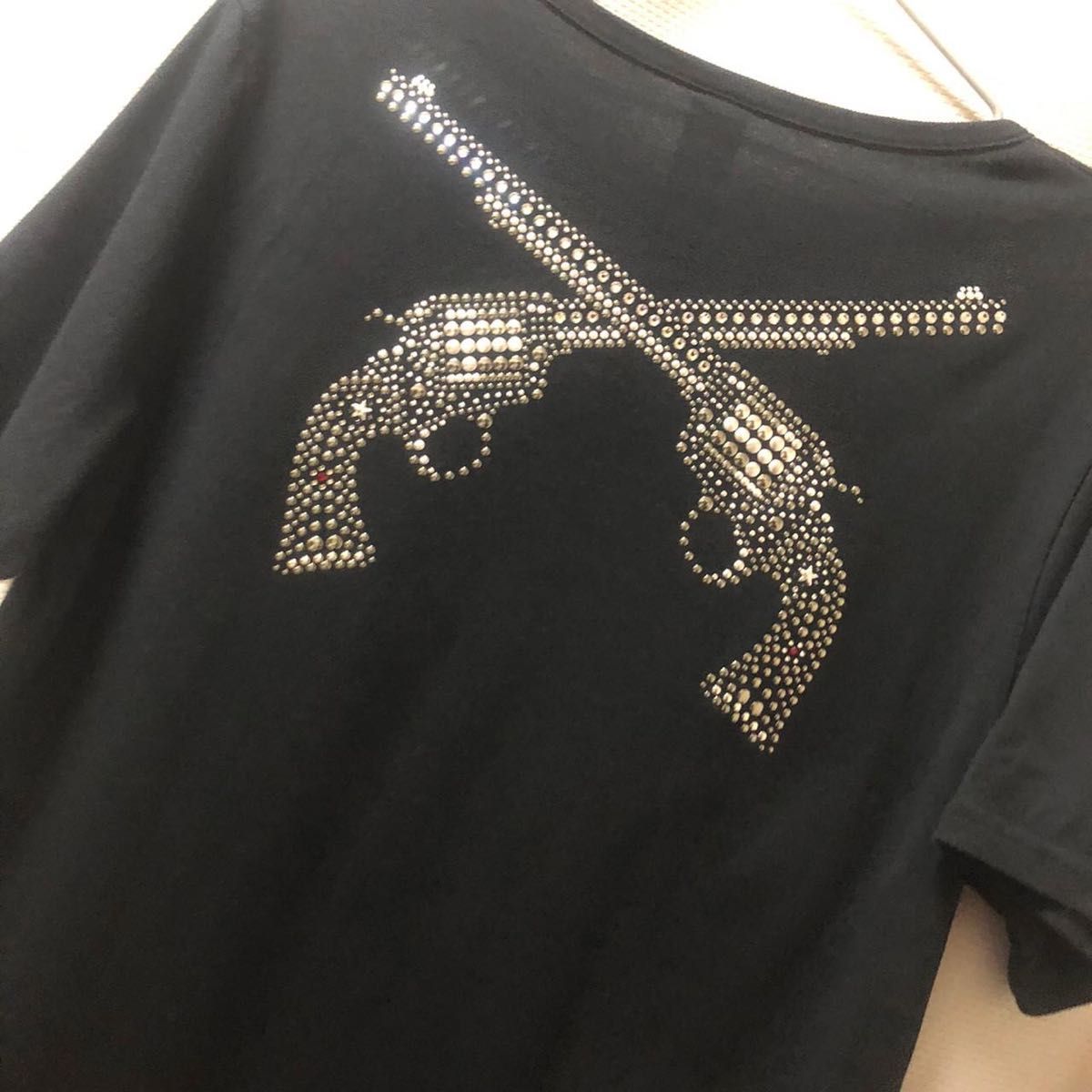 ロアー roar 総スワロフスキー バックピストル Tシャツ 2丁拳銃 ロアー roar 総スワロフスキー バックピストル Tシャツ 2丁拳銃