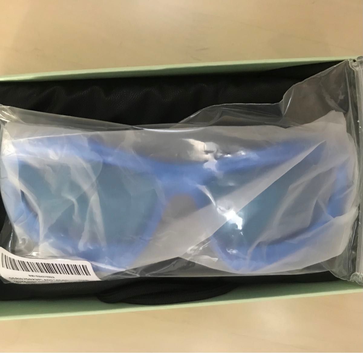 即完売 新品 未使用 Off-White オフホワイト サングラス ブルー 即完売 新品 未使用 Off-White オフホワイト サングラス ブルー
