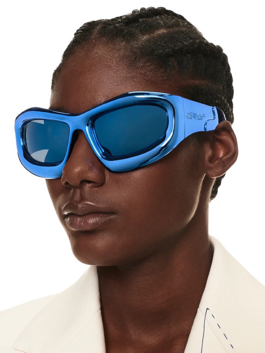 即完売 新品 未使用 Off-White オフホワイト サングラス ブルー 即完売 新品 未使用 Off-White オフホワイト サングラス ブルー