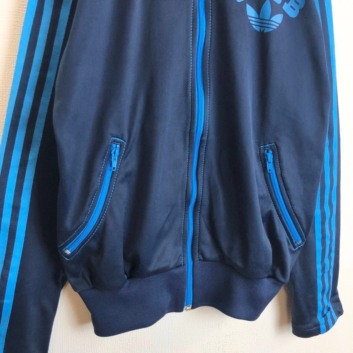 トラックジャケット CLUB adidas ビックプリント 青 ジャージ トラックジャケット CLUB adidas ビックプリント 青 ジャージ