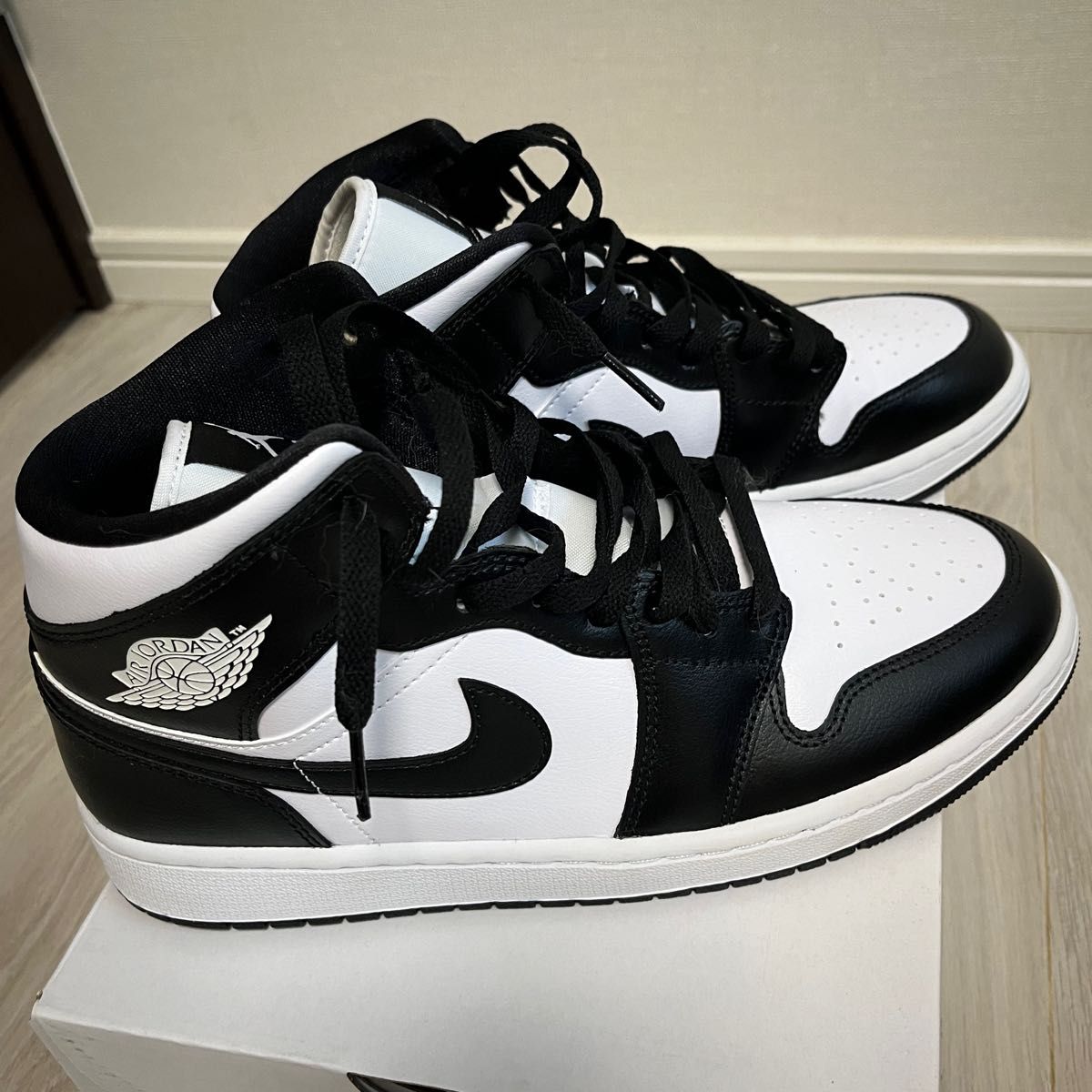 NIKE27センチAir Jordan 1 白/黒 ハイカット スニーカー ナイキ NIKE27センチAir Jordan 1 白/黒 ハイカット スニーカー ナイキ
