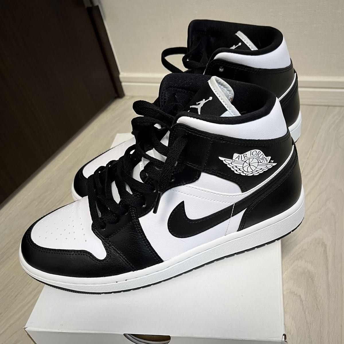 NIKE27センチAir Jordan 1 白/黒 ハイカット スニーカー ナイキ NIKE27センチAir Jordan 1 白/黒 ハイカット スニーカー ナイキ