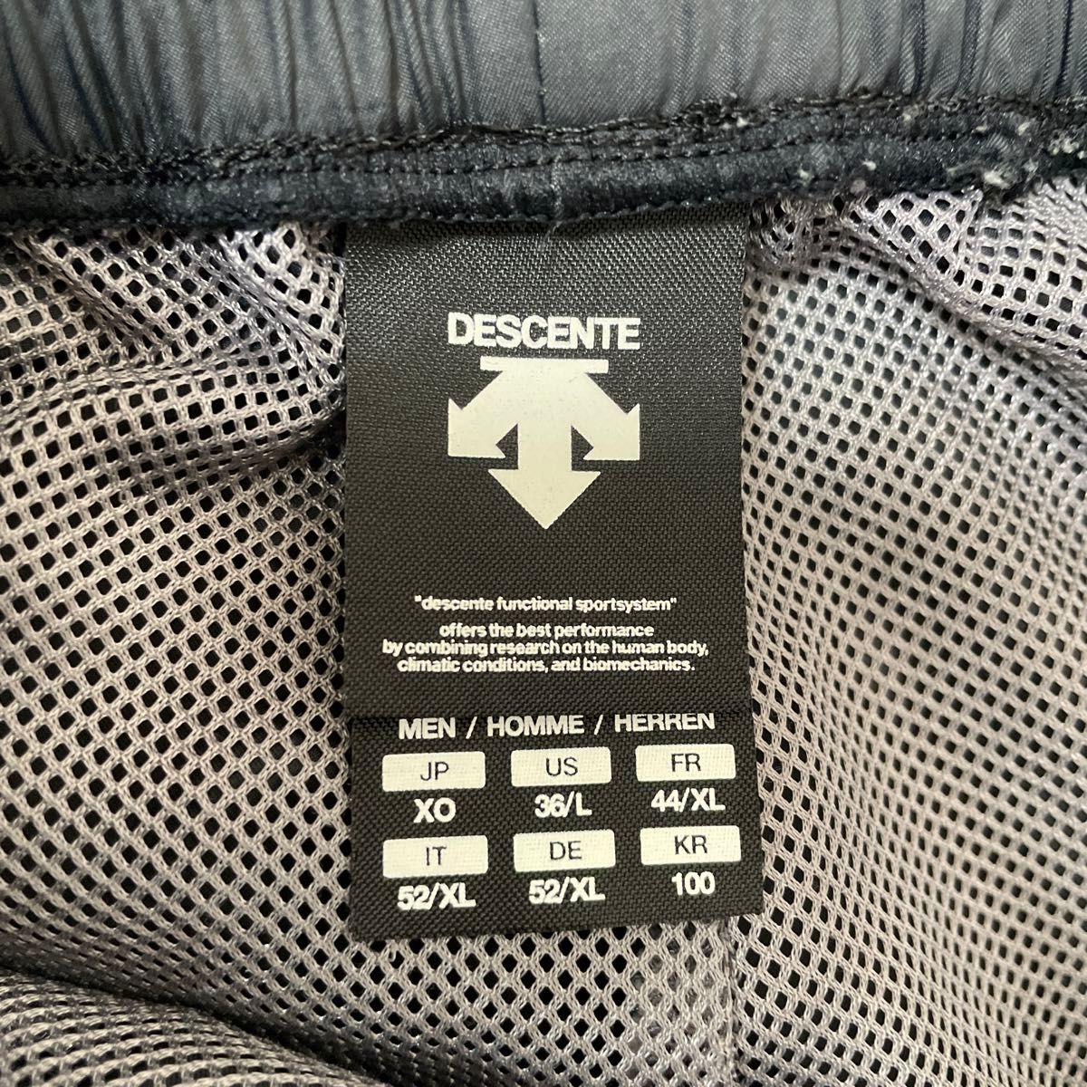 DESCENTE】サイズXO ナイロンジャージ上下 上下セット DESCENTE】サイズXO ナイロンジャージ上下 上下セット