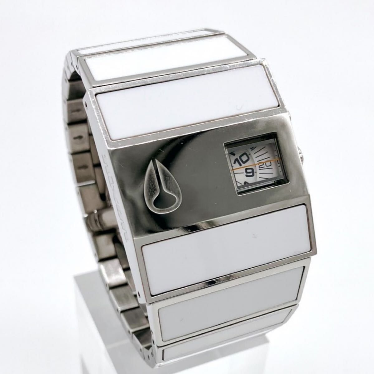 入手困難】【美品】NIXON ニクソン THE ROTOLOG ロトログ WHITE 入手困難】【美品】NIXON ニクソン THE ROTOLOG ロトログ WHITE