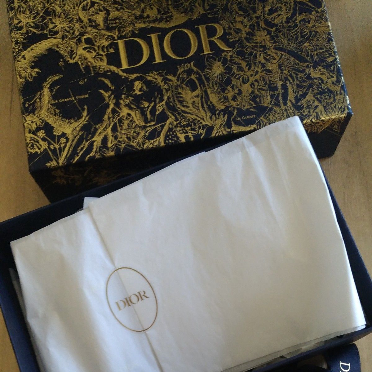Dior 2022 限定 クリスマス ギフトボックス 巾着付き 星座 Dior 2022 限定 クリスマス ギフトボックス 巾着付き 星座