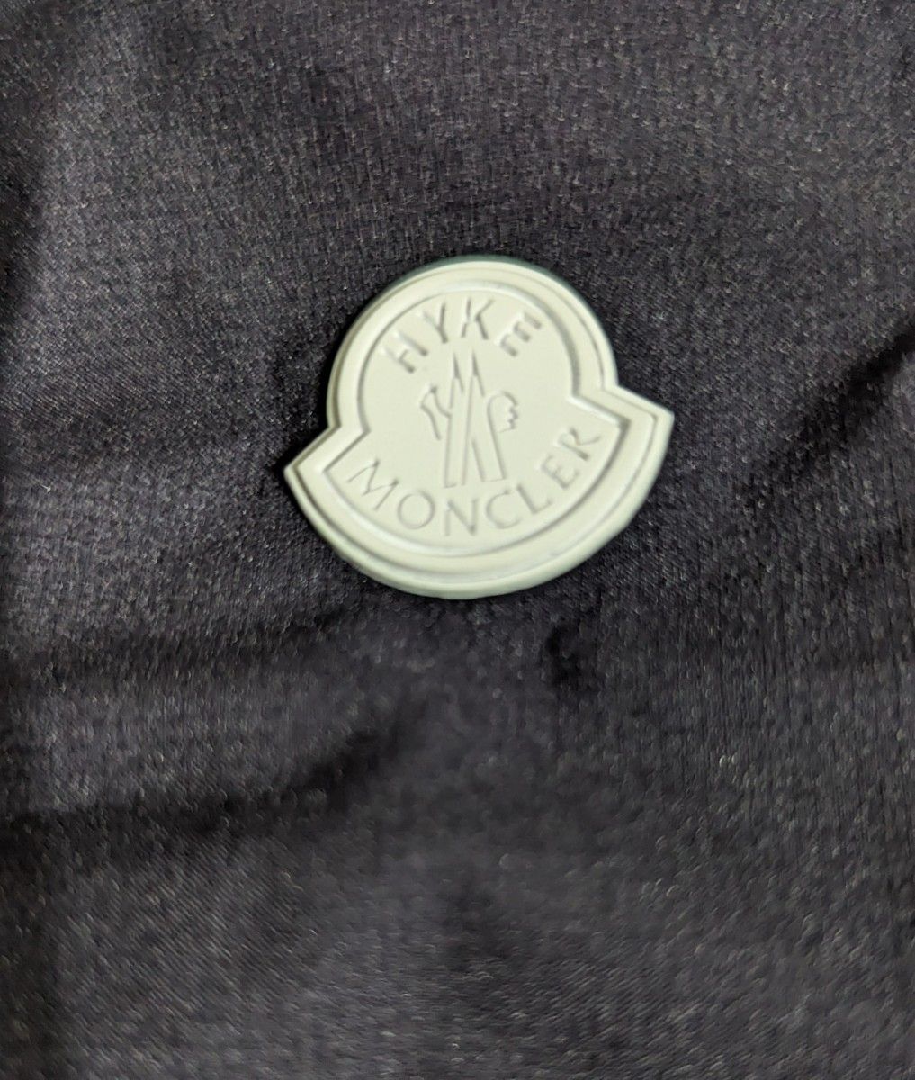 Moncler × Hyke コラボ ダウン ネックウォーマー ネイビー Moncler × Hyke コラボ ダウン ネックウォーマー ネイビー