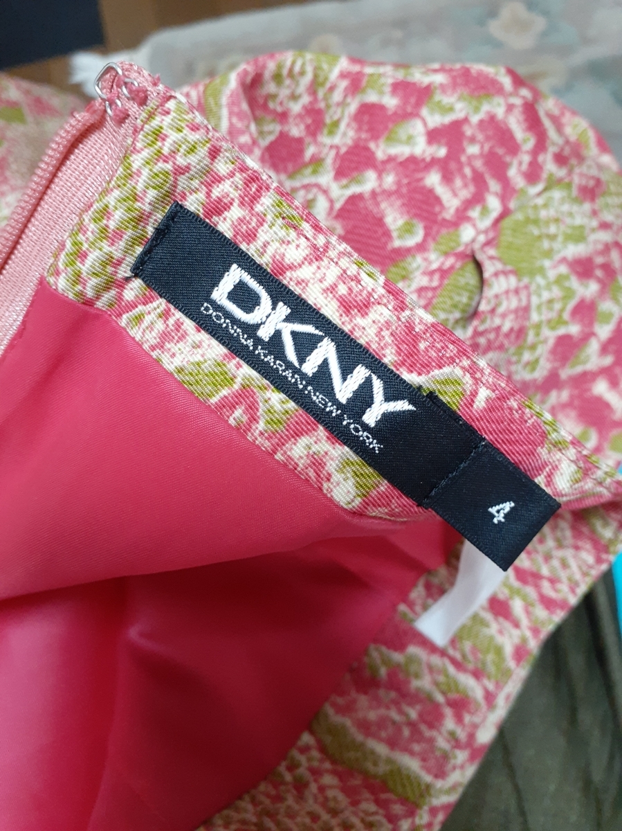 美品中古☆DKNY　オンワード樫山☆レディース☆スネイク(蛇)プリントのミニタイトスカート☆ピンク☆４☆オールシーズン