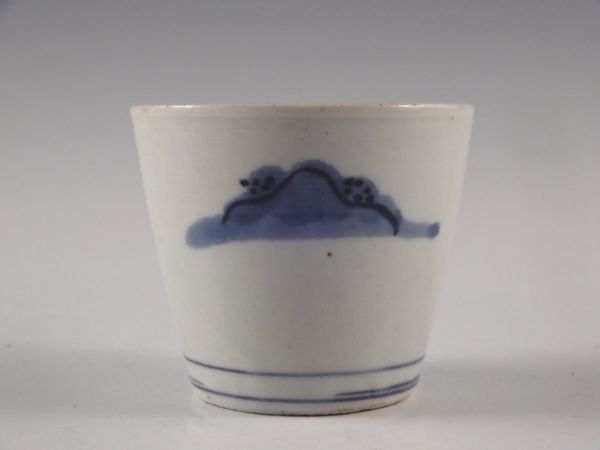 172 古伊万里染付松松葉吹雪図蕎麦猪口 江戸前期 無傷美品 172 古伊万里染付松松葉吹雪図蕎麦猪口 江戸前期 無傷美品