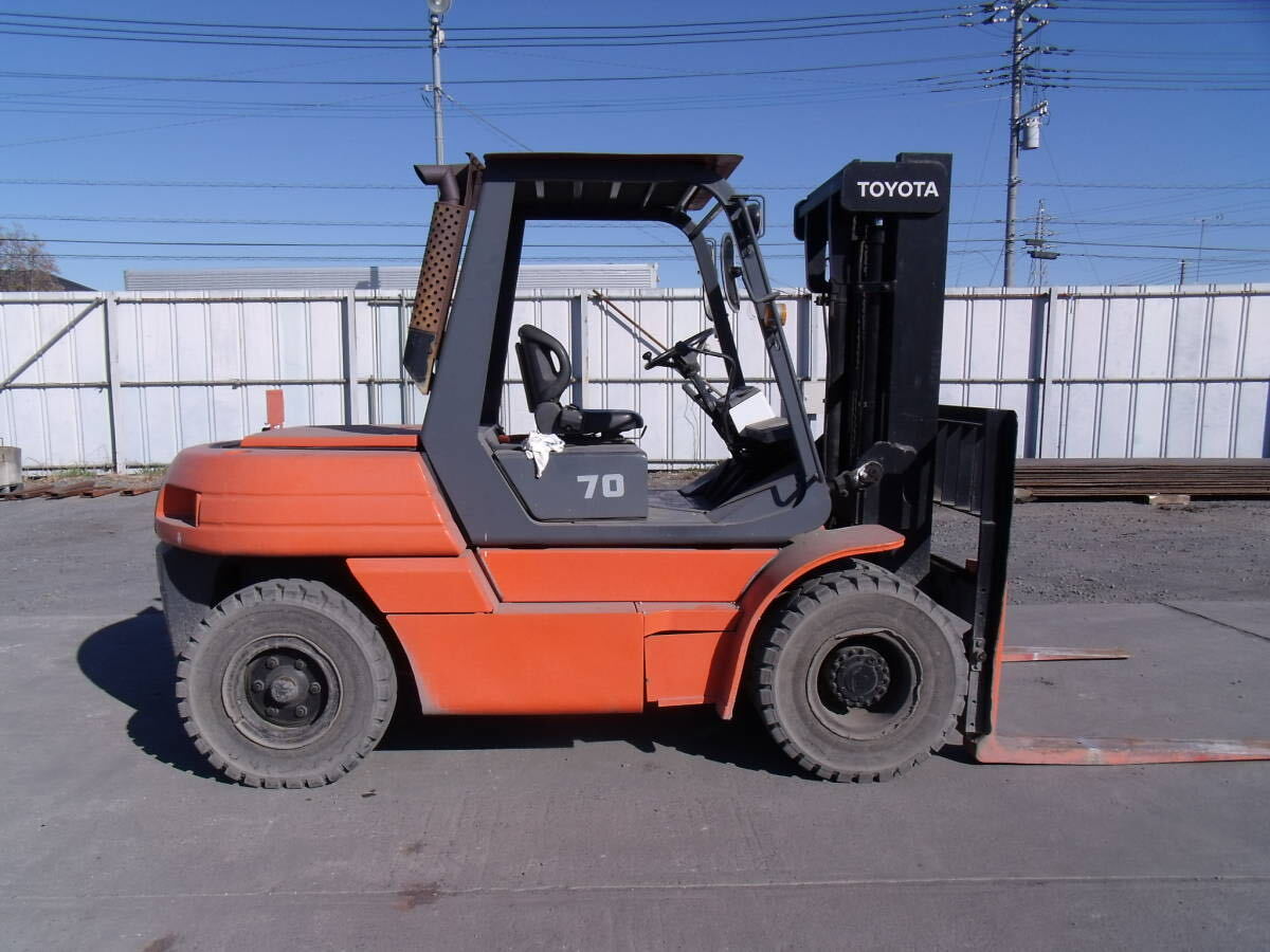 再出品、中古、トヨタフォークリフト、TOYOTA，５FD70，７トン、ディーゼル