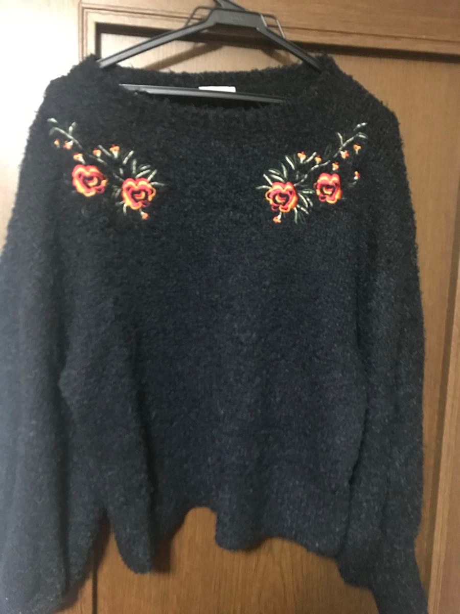 ニット セーター 長袖 刺繍 トップス ブラック Vネック 長袖 ニット セーター 長袖 刺繍 トップス ブラック Vネック 長袖