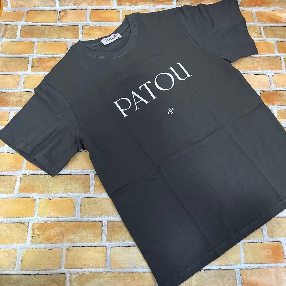 PATOU パトゥ Sサイズ ロゴ入り黒 ブラック Tシャツ 春夏 人気の PATOU パトゥ Sサイズ ロゴ入り黒 ブラック Tシャツ 春夏 人気の