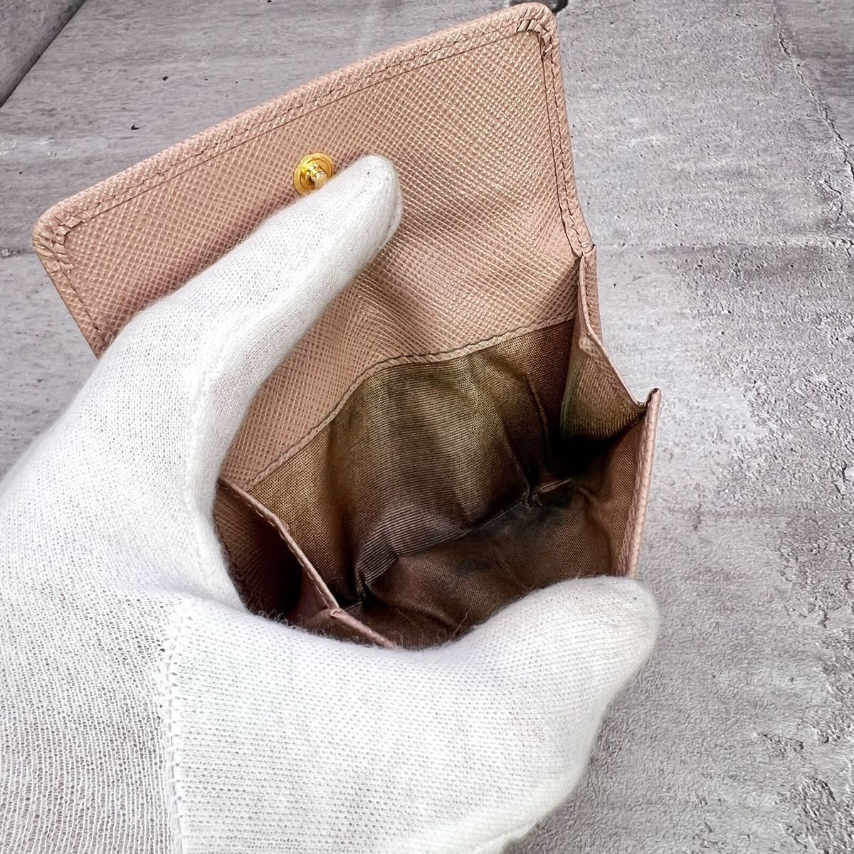 美品 PRADA プラダ 三つ折り財布 サフィアーノレザー ピンク 美品 PRADA プラダ 三つ折り財布 サフィアーノレザー ピンク
