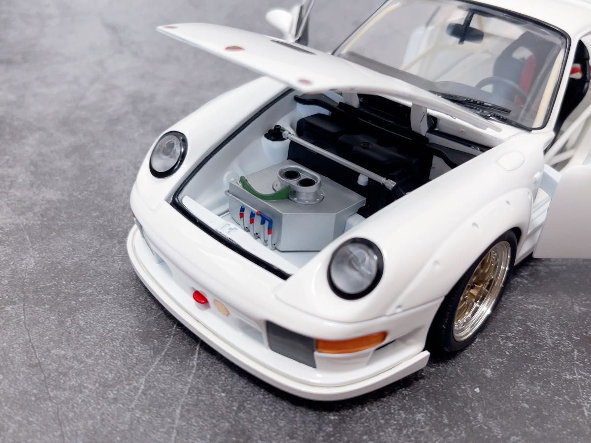 1/18 UT ポルシェ 911 (993) GT2 Evo Porsche 『空冷エンジンを