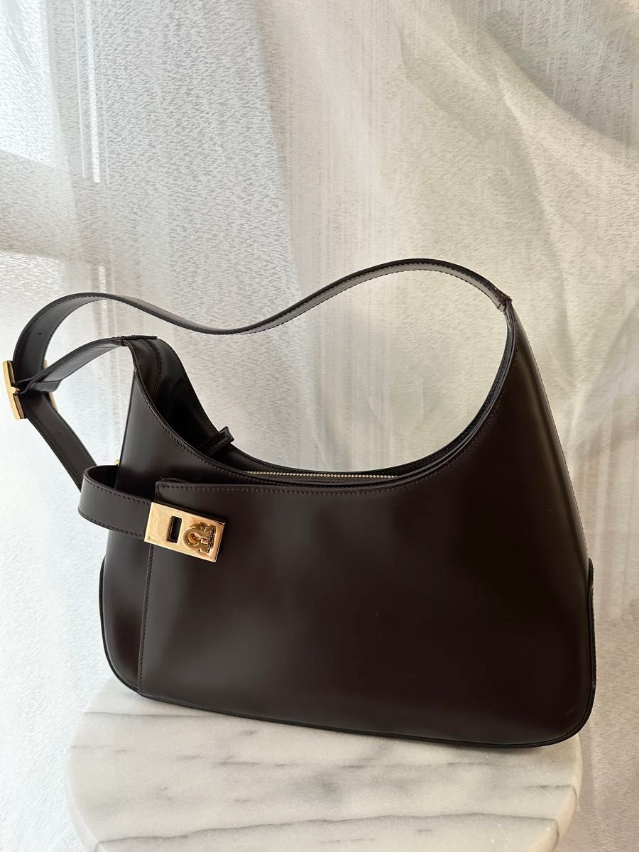 Ferragamo フェラガモ ガンチーニショルダーバッグ ダーク Ferragamo フェラガモ ガンチーニショルダーバッグ ダーク