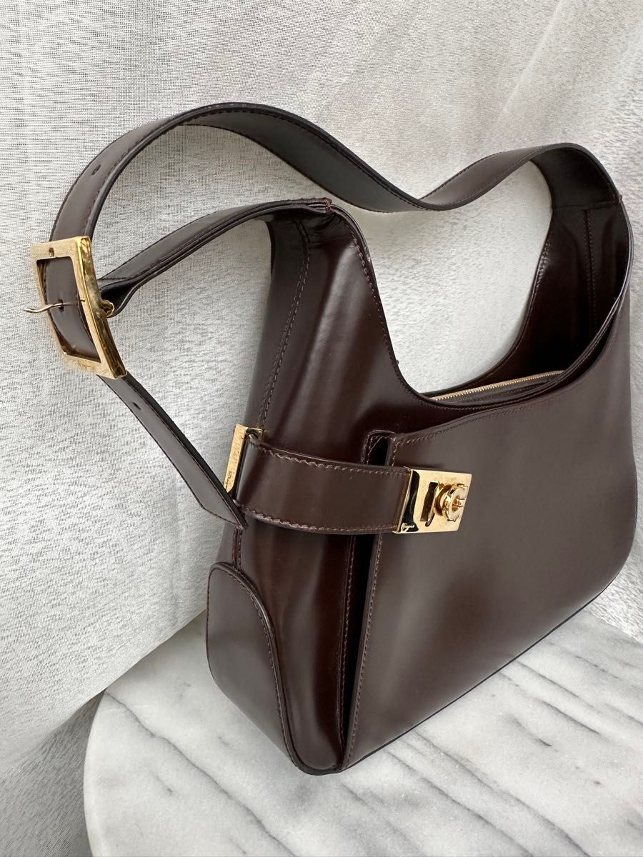 Ferragamo フェラガモ ガンチーニショルダーバッグ ダーク Ferragamo フェラガモ ガンチーニショルダーバッグ ダーク