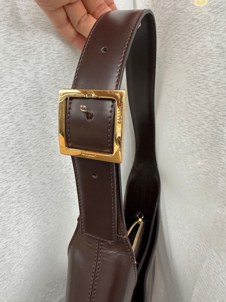 Ferragamo フェラガモ ガンチーニショルダーバッグ ダーク Ferragamo フェラガモ ガンチーニショルダーバッグ ダーク