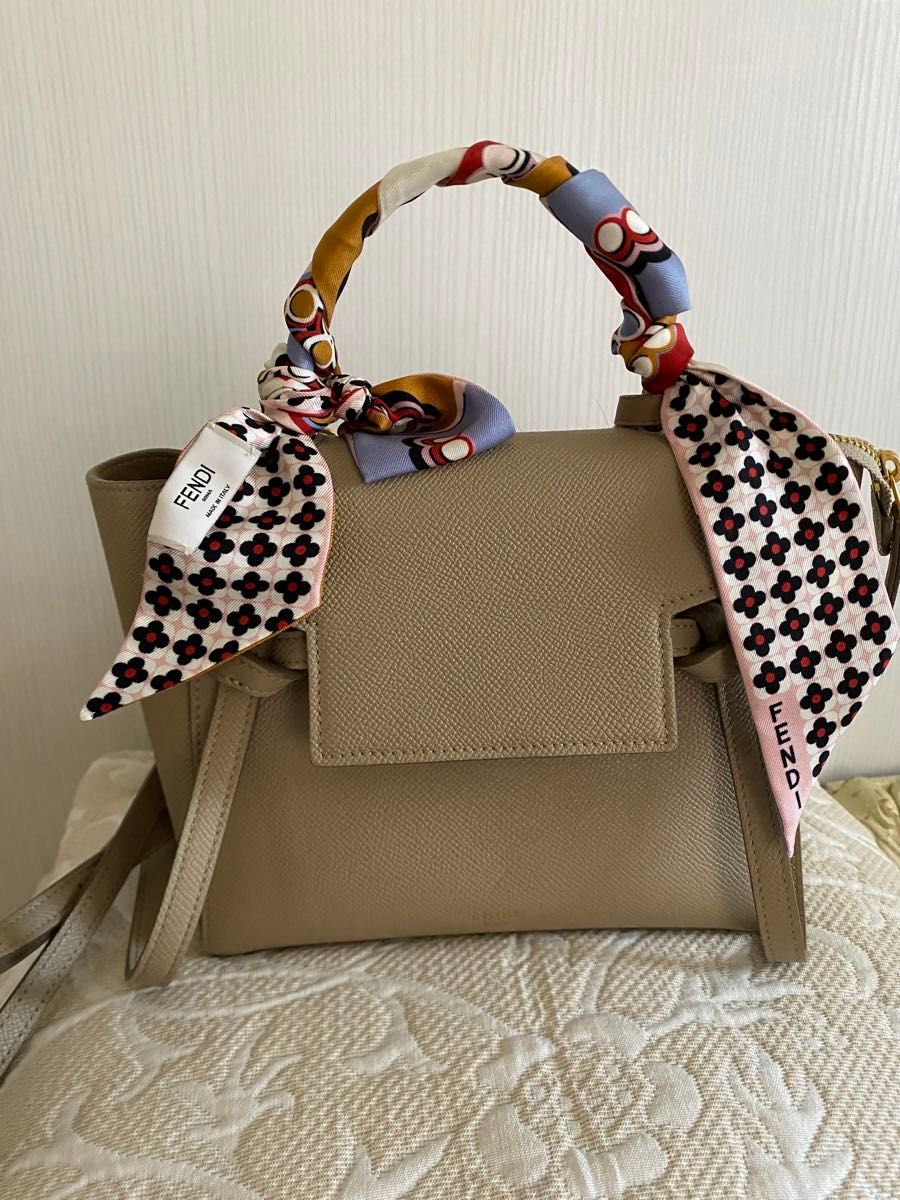 FENDI スカーフ バッグ用スカーフ シルクスカーフ ベージュ 赤 FENDI スカーフ バッグ用スカーフ シルクスカーフ ベージュ 赤